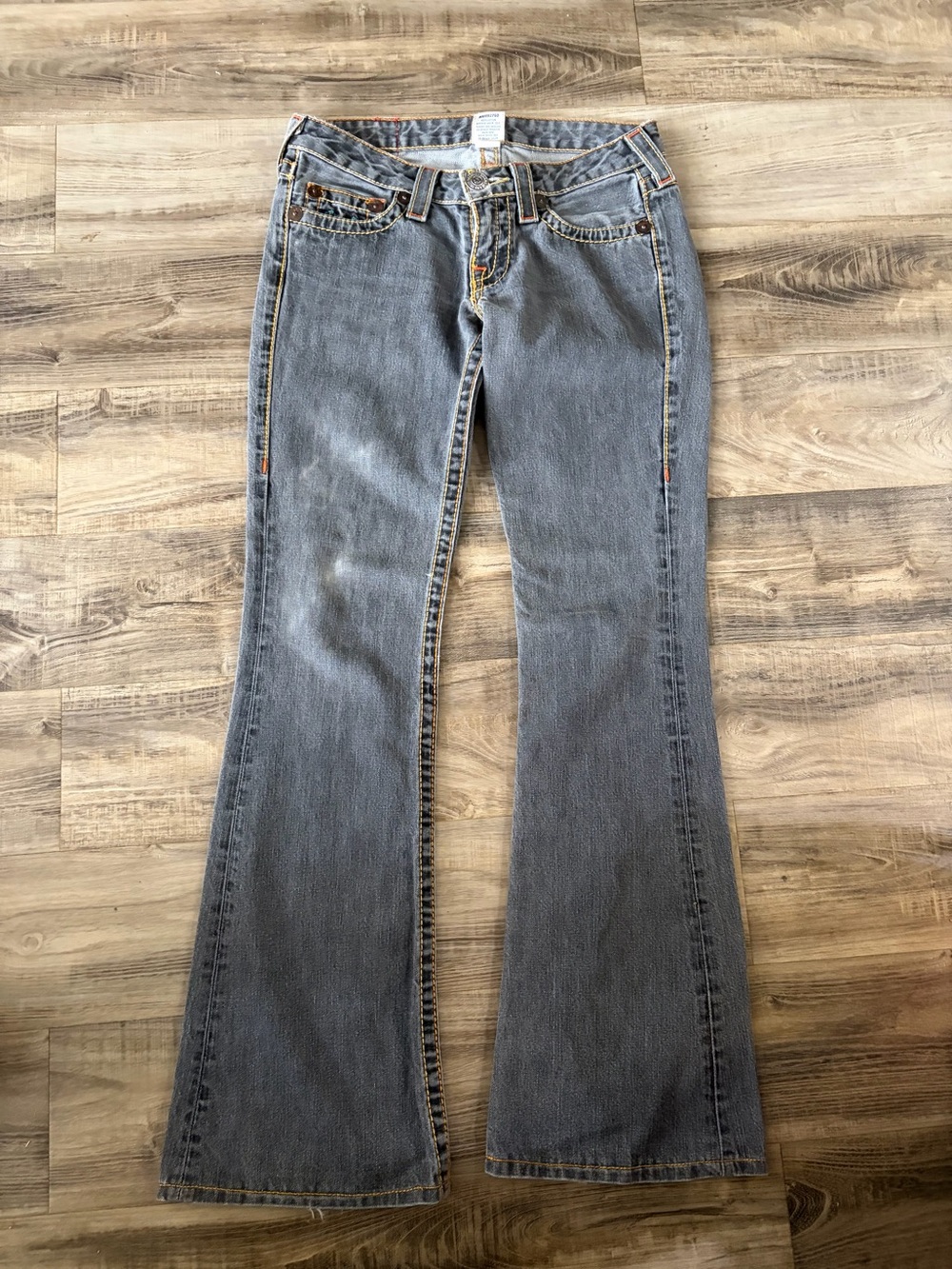 VTG True Religion 2000s Rainbow
Big T Bobby Flare Jeans